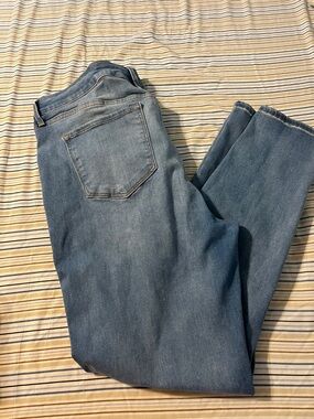 Old Navy Super Skinny Jeans in Medium Blue Wash